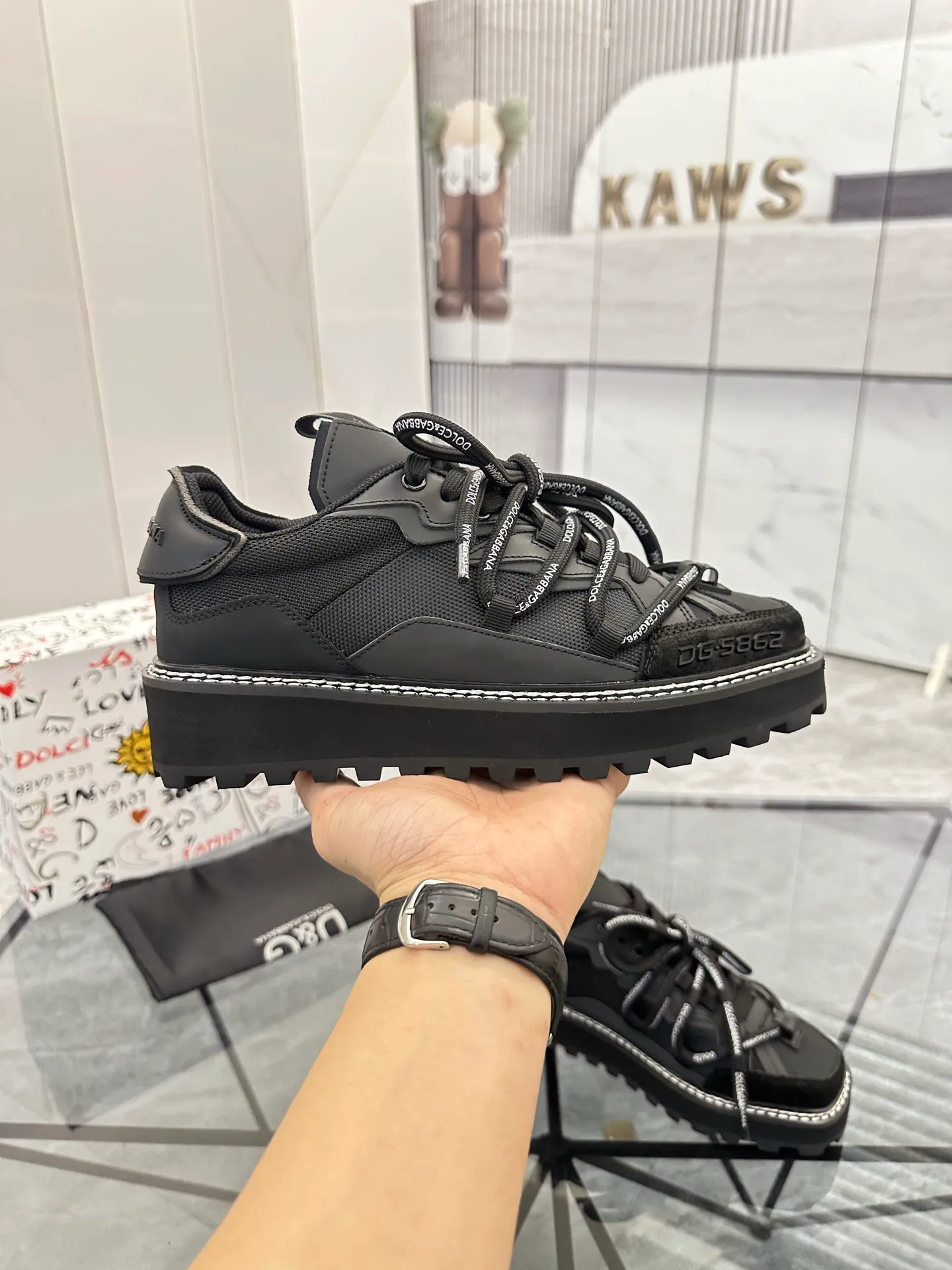 Men's shoes: 💰P660¥ Top high-end quality Product trademark: DG "Dolce & Gabbana*" low-top casual shoes Regular size: 39-45 (can be customized to 46.) Product material: Upper imported first-layer cowhide spliced ​​with breathable fly weave, breathable lining, original outsole. No.: 6225